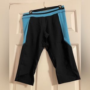 Womens Champion capri yoga pants-size large